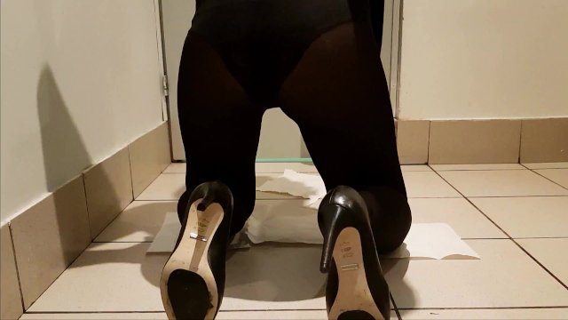 Cute slut masturbation at work