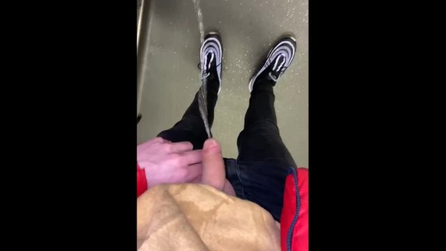 Hot Twink pissing on his way home