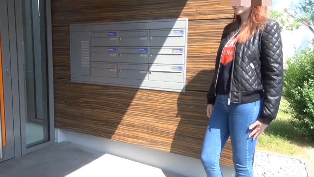 TEENY steht vor meiner Tür und will ficken
