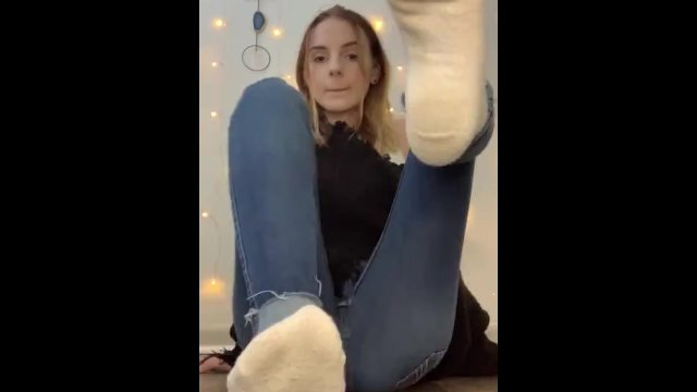 Smell my dirty white socks and vans with me