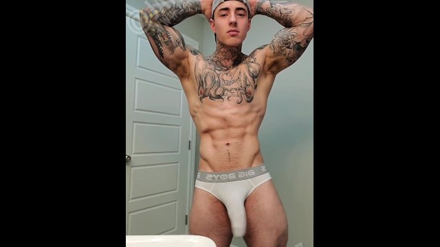 Jakipz Flexes & Shows Off Huge Cock In Underwear