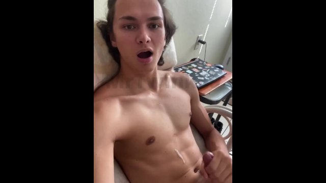 Big Dick Twunk/Twink Cums As stepmom Opens Door (ALMOST CAUGHT)