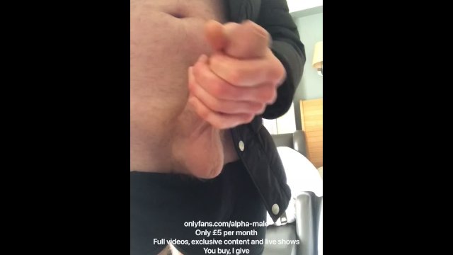 Straight British Builder Wanks After Work