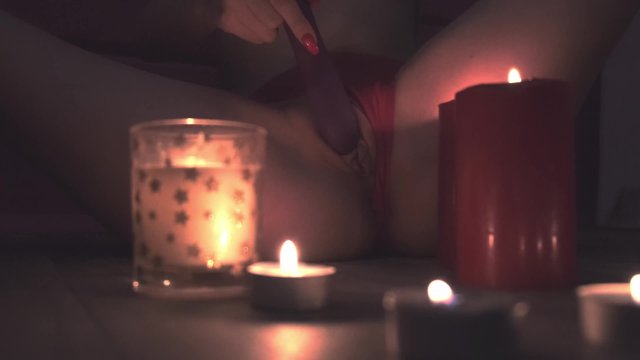 4К Свечи, вибратор и оргазм ! Кира Лостер