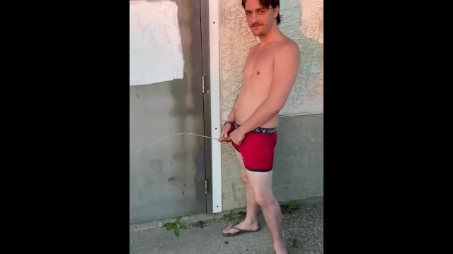 2 guys pissing in public