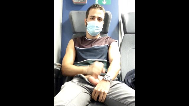 mi masturbo in treno 😈😈