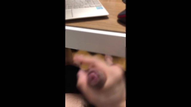 大学の授業中にオナニーしたら興奮しすぎて、、！？amateur Japanese student masturbation during a class