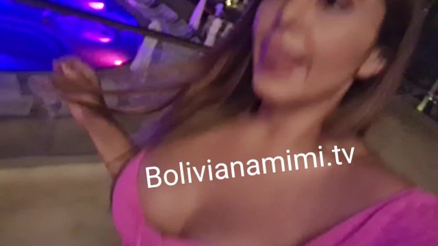 Disfrutando del hotel solo para adultos en Cancún... sin calzones y mostrando mi conchita