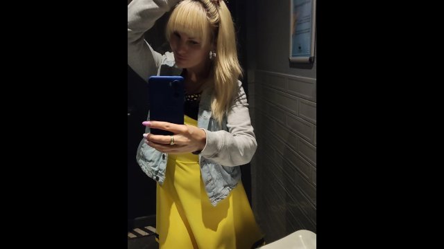 A cute milf, café masturbation