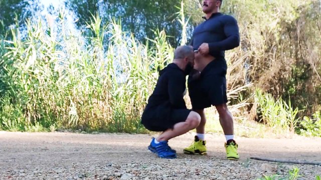 cock getting sucked in cruising area
