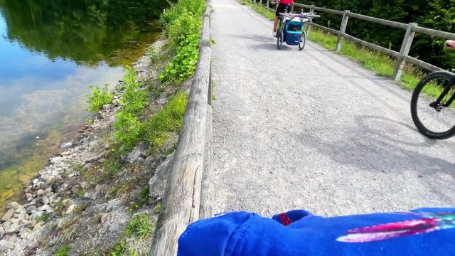 Extreme risky public Handjob on a high frequented Lake - Sloppy Handjob and Cumshot