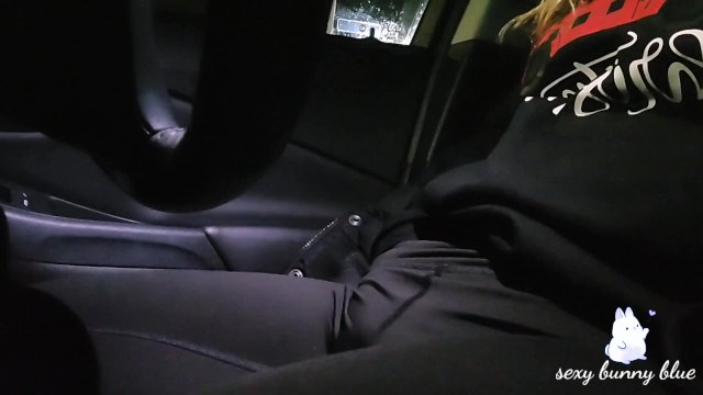 Amater Milf Mastutbates in Car Solo Orgasm