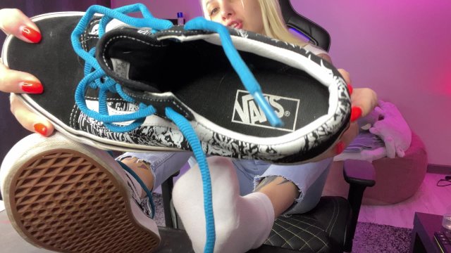 FEET JOI AND FOOT WORSHIP