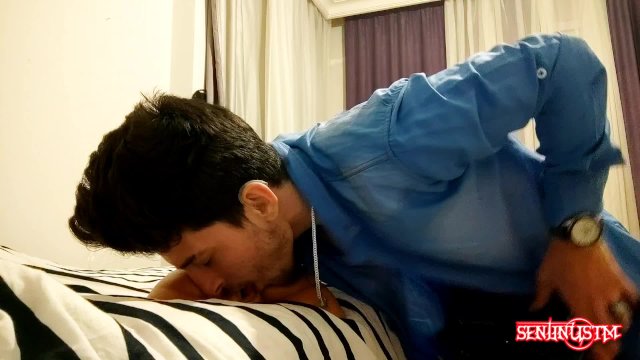Ece'nin amcığını zorla yalıyorum