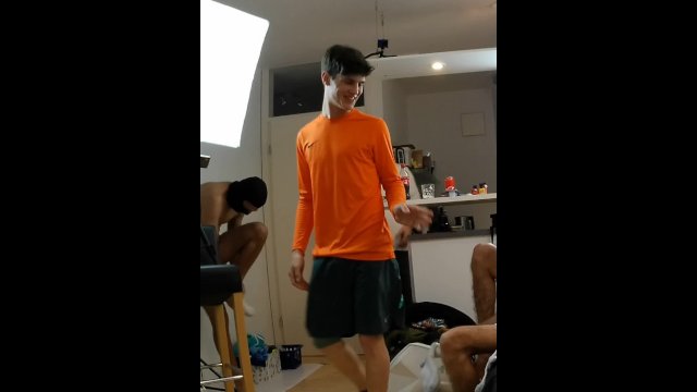 Doppelpenetration mit XXL großen Schwanz in deutschen Twink School College Boy mit Fist and Fuck