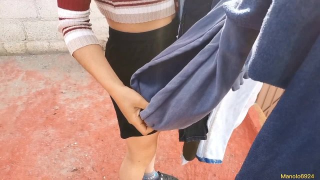 ENCUENTRO en la AZOTEA a mi VECINA CULONA Y LA CONVENZO DE COGER