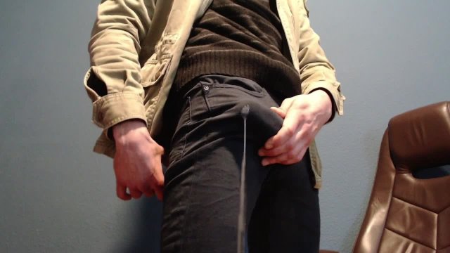 I was horny and leaking on my jeans all day long till I got home and got messy!