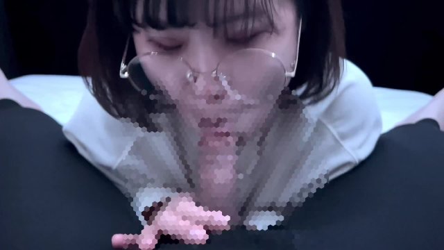 メガネの女子大生が興奮しながらいっぱい精子を飲み干しちゃう 口内射精gokkun