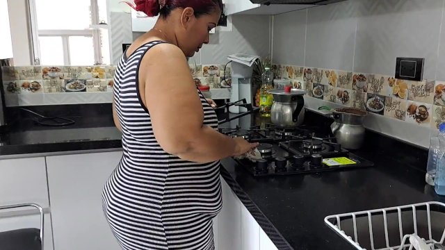 Seducing my stepmother to fuck in the kitchen