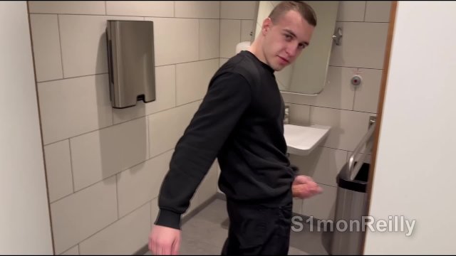 Public Cruising - Inviting Straight Guy to public Mall toilet
